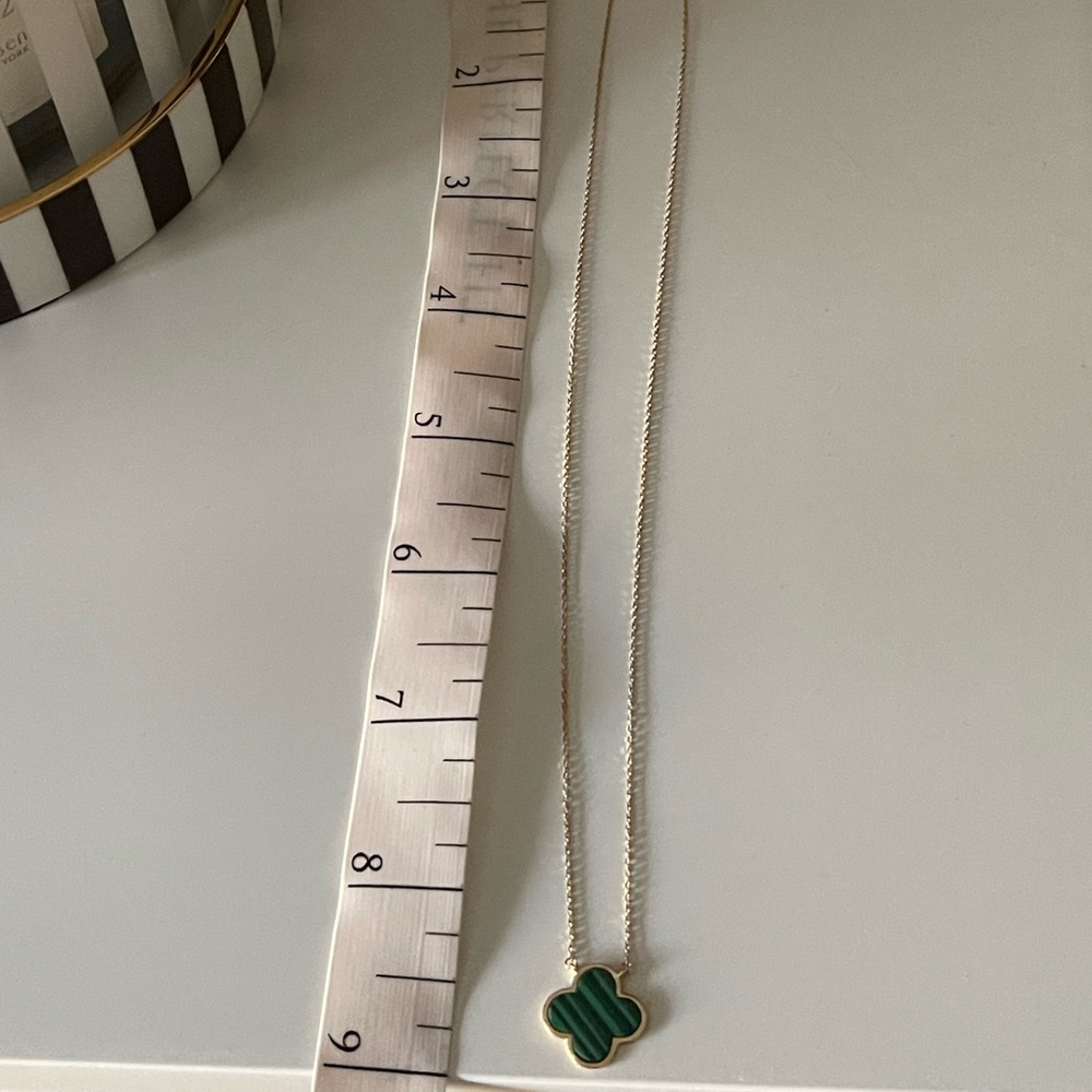 Solid 14k Gold Malachite Clover Necklace - Picture 4 of 4